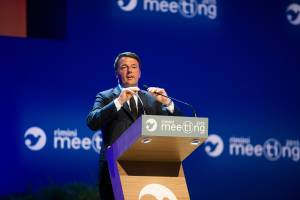 Renzi parla al Meeting di Cl: "Salviamo vite anche se costa voti"
