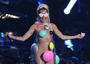 Il trionfo di Taylor Swift e Miley Cyrus agli Mtv Awards