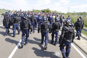 Migranti, Budapest prepara l'esercito per ruolo di guardia al confine