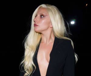 Lady Gaga, sobria ma seno in vista alla New York Fashion Week