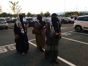 Tifose col burqa allo Juventus Stadium