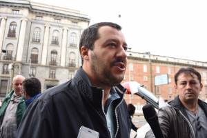 Salvini suona la carica: "Oggi sfrattiamo Renzi"
