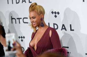 Beyoncé Knowles, seno in vista e scollo mozzafiato a New York
