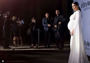 Kim Kardashian sempre più bella in gravidanza