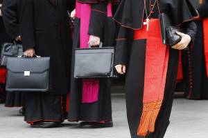 Prete pedofilo, vescovo lo copre: "Non parlare coi carabinieri"