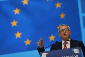 Juncker: "Non confondere i terroristi con i rifugiati"