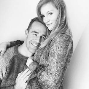 James e Kimberly Van Der Beek: foto di famiglia in attesa del quarto figlio