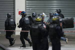 La figuraccia al blitz di Saint-Denis: "La polizia ha sparato sulla polizia"