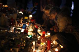 Strage di Parigi: due famiglie della vittime disertano la cerimonia