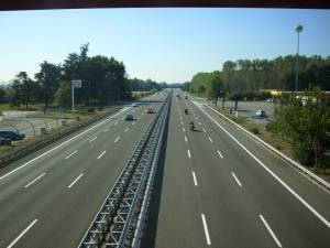 Assalto a un portavalori. 4 banditi in fuga sull'A14