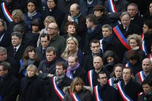 Parigi commemora le 130 vittime della strage