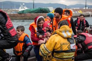 L'ennesimo naufragio di migranti: 8 morti nell'Egeo, 6 sono bambini