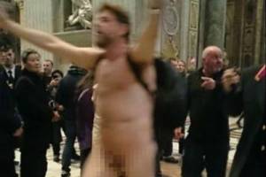 Roma, uomo entra nudo nella basilica di San Pietro: fermato