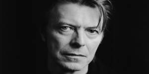 L'ultimo saluto a David Bowie passa per i social network