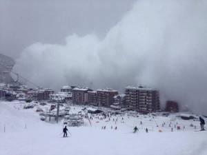 Valanga su Cervinia. La neve avvolge il paese