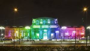 Dopo la scritta Family Day sul Pirellone, una petizione per la stazione arcobaleno