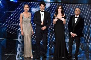Sanremo 2016: gli abiti della prima serata