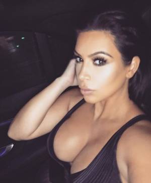 Kim Kardashian ​nuda su Twitter