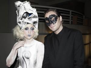 Ricamo, classici, Lady Gaga. Francesco Vezzoli ci è o ci fa?