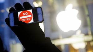 Apple attacca il governo Usa: "Se cediamo sarà Stato di polizia"