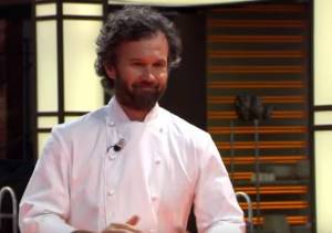 Lo chef Cracco cucina il piccione, gli animalisti lo denunciano