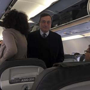 Un posto in economy: Draghi tira la cinghia?