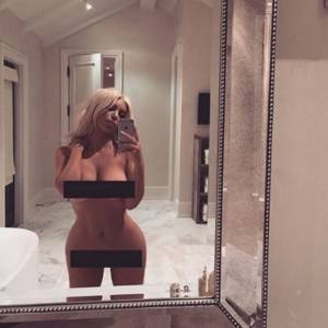 Kim Kardashian nuda su Instagram: foto