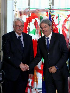 Il ministro degli Esteri polacco Witold Waszczykowski e Paolo Gentiloni