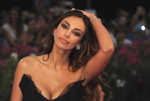 Madalina Ghenea torna single e cancella i tatuaggi fatti con l'ex fidanzato