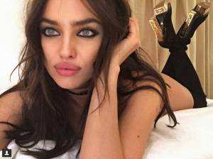 Irina Shayk hot su Instagram, foto