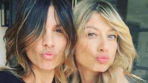 Elisabetta Canalis e Maddalena Corvaglia mamme in bikini