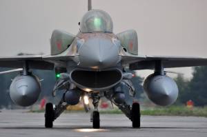 Perché i caccia F-16 sott'acqua svelano la vera falla di Israele