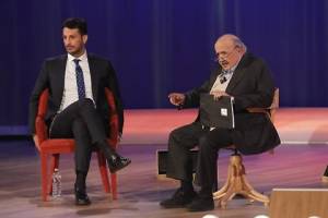 Corona al Costanzo Show: Cecchi Paone lascia lo studio