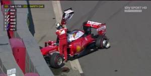 Vettel perde la testa dopo lo scontro: bestemmia via radio