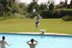 La passione per i tuffi di Uggetti (inguaiato dalle piscine)