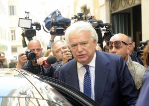 Revocati i domiciliari a Denis Verdini: l'ex senatore torna in carcere