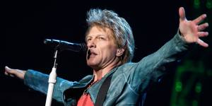 Bon Jovi apre il ristorante per chi non può pagare: "Aiuto i poveri"