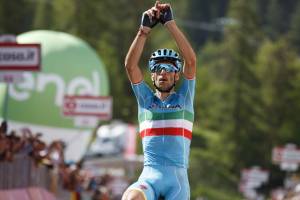 Kruijswijk vola fuori. E Nibali riapre il Giro