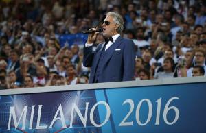 L'inno della Champions cantato da Bocelli