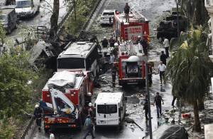 Polizia e soccorritori nel distretto di Vezneciler a Istanbul