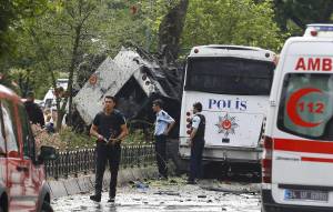 Autobomba fa strage a Istanbul: undici i morti