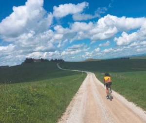 Le strade bianche del Chianti che la bici ha salvato dal cemento