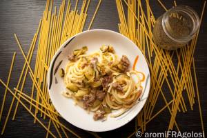 Pasta con zucchine, salsiccia e stracchino