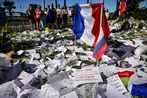 La Francia rinnegata e impotente ferita nel giorno della sua identità