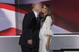 Melania, l'aspirante first lady in abito bianco alla convention