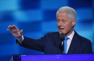 Bill Clinton esalta Hillary. E Philadelphia la incorona