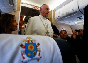 Sacerdote sgozzato, il Papa: "Il mondo è in guerra ma le religioni non c'entrano"