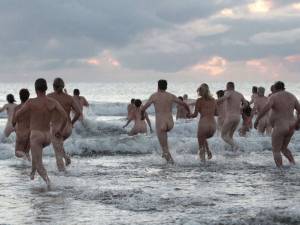 A Parigi la proposta dei Verdi: un parco aperto anche ai nudisti