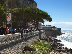 Ventimiglia, rivolta dei migranti e sul lungomare è guerriglia