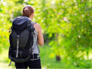 Quel fiume di giovani  "vacanzieri selvaggi" che attraversava l'Europa sotto uno zaino